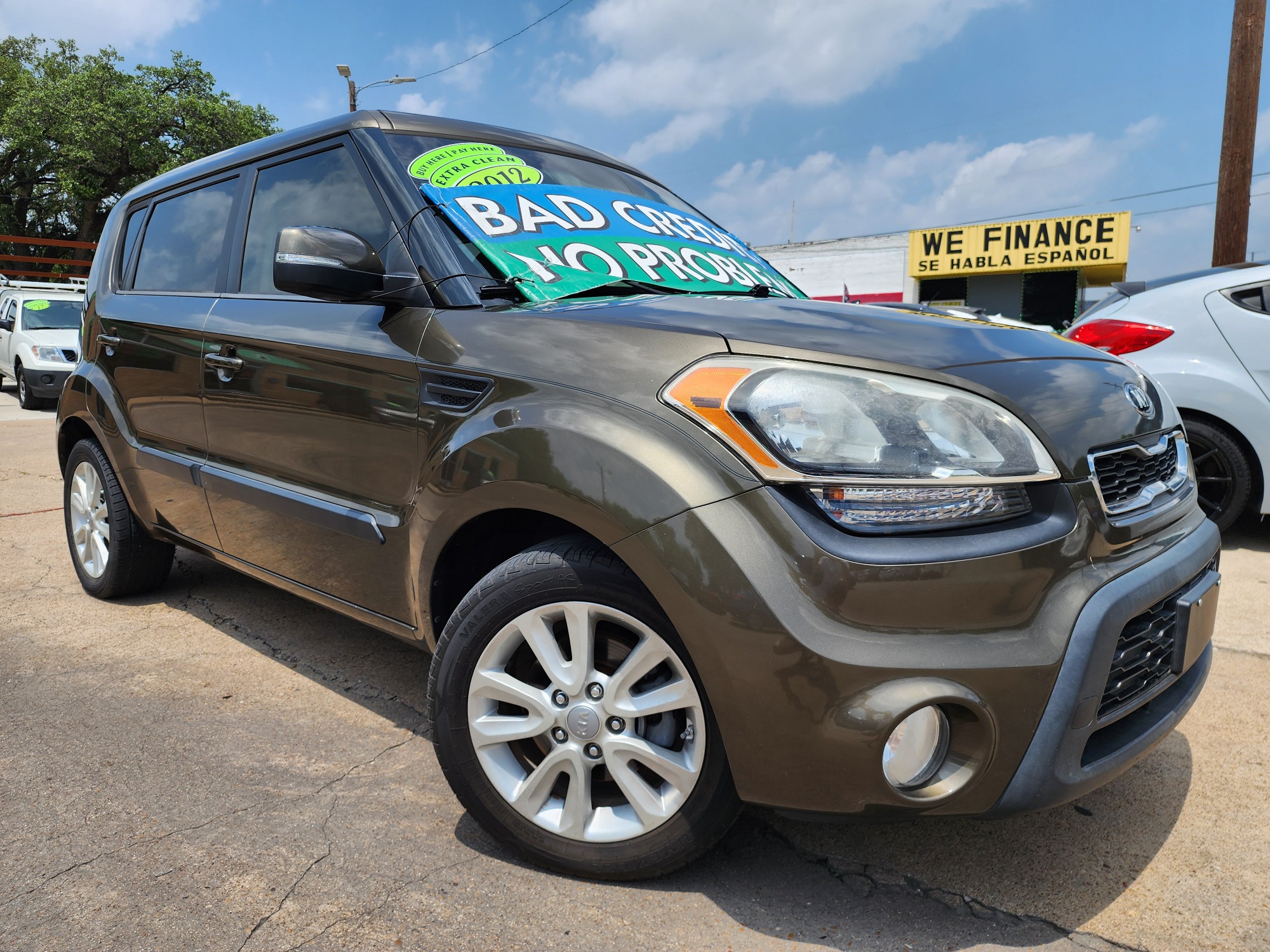 2012 BROWN Kia Soul ! (KNDJT2A67C7) with an 2.0L L4 DOHC 16V engine, AUTO transmission, located at 2660 S.Garland Avenue, Garland, TX, 75041, (469) 298-3118, 32.885387, -96.656776 - Welcome to DallasAutos4Less, one of the Premier BUY HERE PAY HERE Dealers in the North Dallas Area. We specialize in financing to people with NO CREDIT or BAD CREDIT. We need proof of income, proof of residence, and a ID. Come buy your new car from us today!! This is a very well cared for 201 - Photo #0